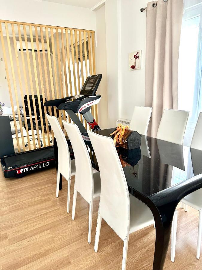 Cozy Apartment With Parking Near The City Center เอเธนส์ ภายนอก รูปภาพ